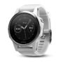 Спортивные часы garmin fenix 5s в белом корпусе с белым ремешком. Артикул: 010-01685-00